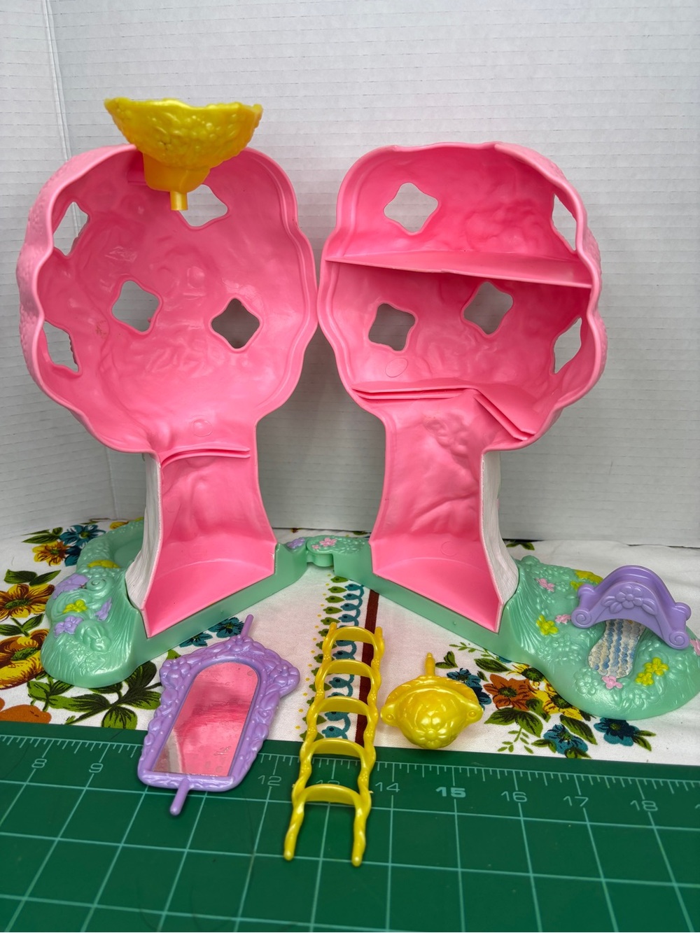 Mattel Lovely Lady Locks Treehouse Playset FLAWED *Missing Pieces, For Parts*